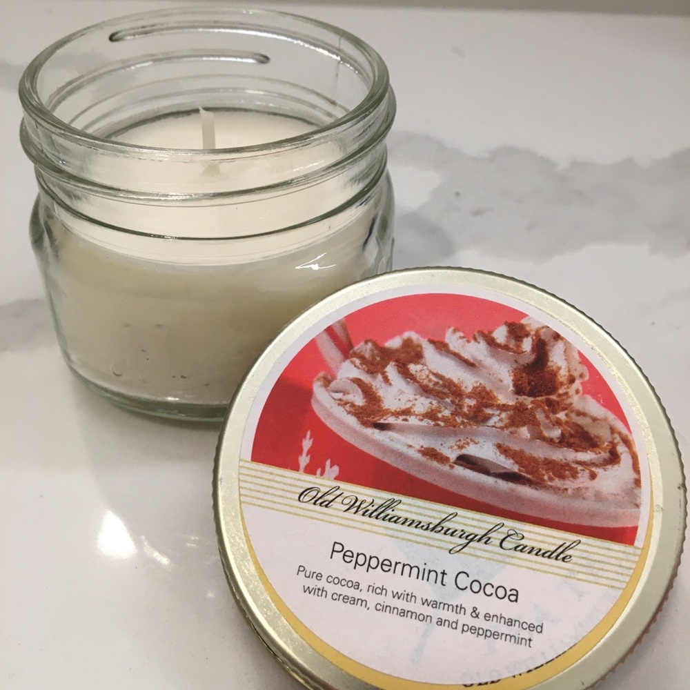 Old Williamsburgh Peppermint Cocoa Candle